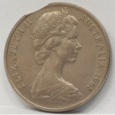 AUSTRALIA 1968 . TWENTY 20 CENTS COIN . ERROR . CLIPPED EDGE